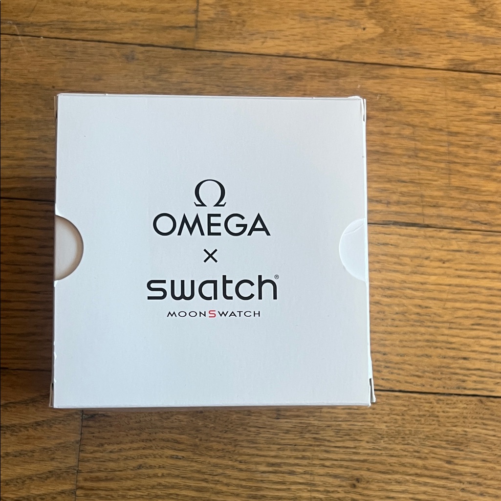 Swatch Omega X Moonswatch Box 900$